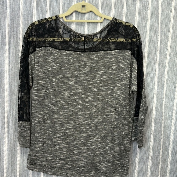 Ladies 3/4 sleeve top - Picture 3 of 4